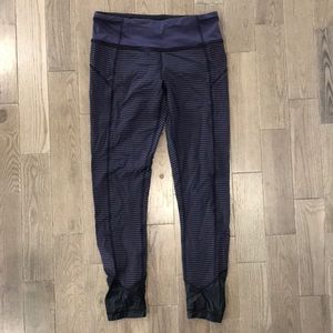 Lululemon navy & black cropped leggings Size 6
